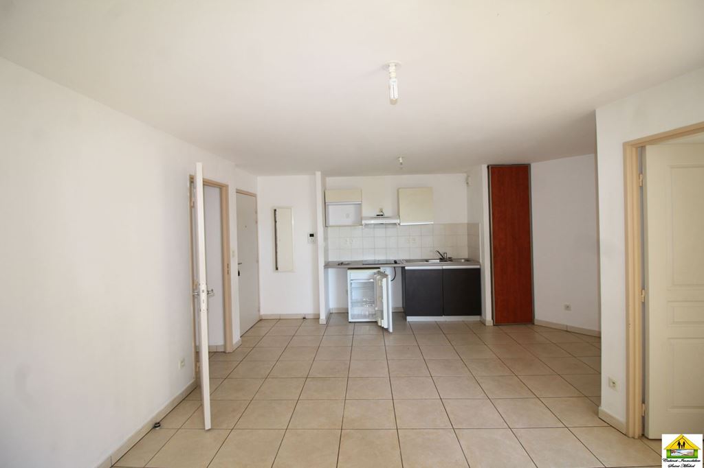 Appartement F2 SAINTE CLOTILDE 550€ Cabinet Immobilier Saint Michel Appartement F2 SAINTE CLOTILDE 550€ Cabinet Immobilier Saint Michel